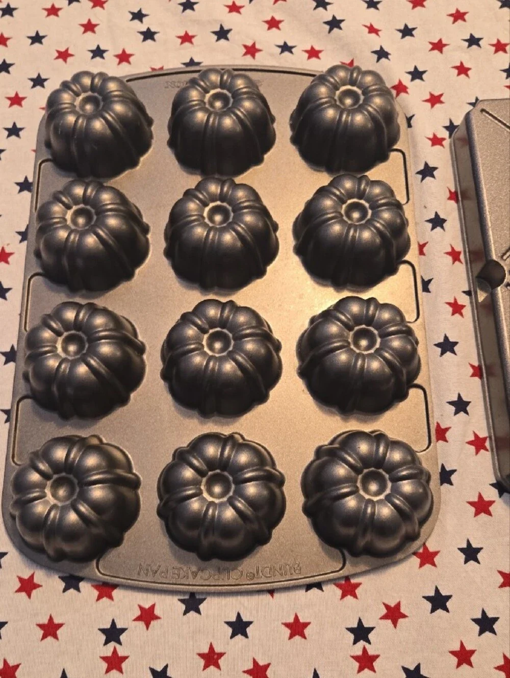 Non-Brand Black Nonstick Flower Muffin Pan & Brownie Wedge Pan Set